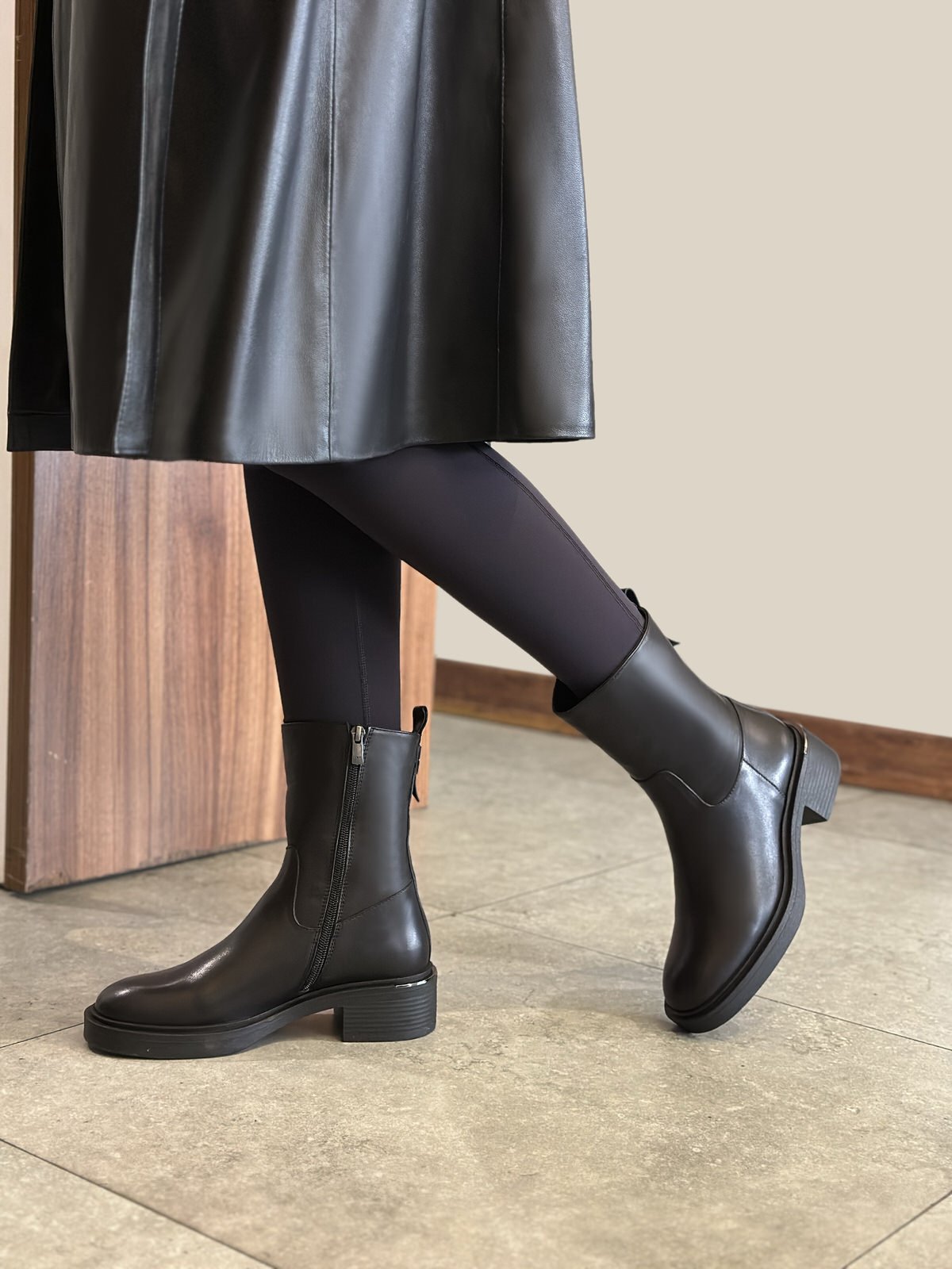 نیم بوت زنانه چرم گاوی.51427