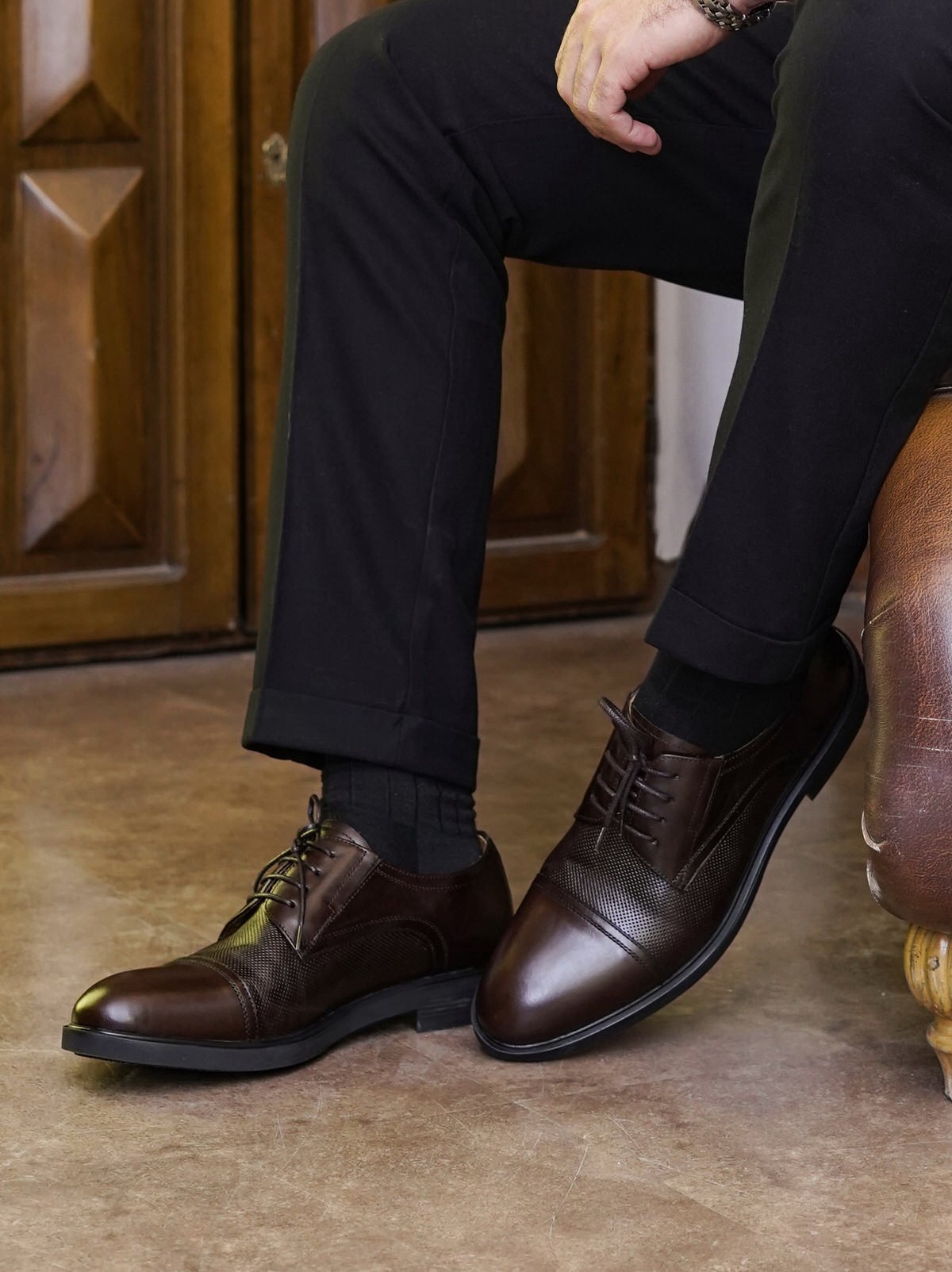 کفش مردانه چرم گاوی.2002 قهوه ای سوزنی