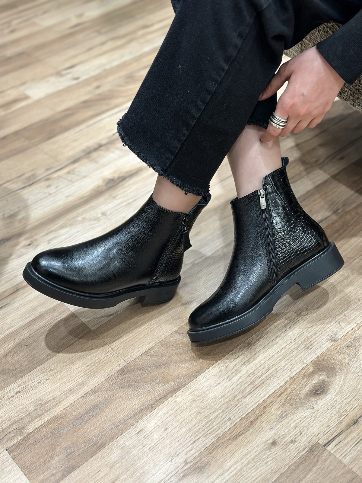 نیم بوت زنانه چرم گاوی.8605