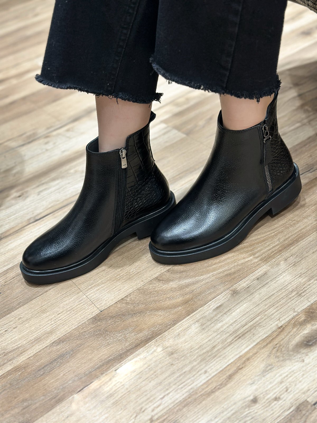 نیم بوت زنانه چرم گاوی.8605