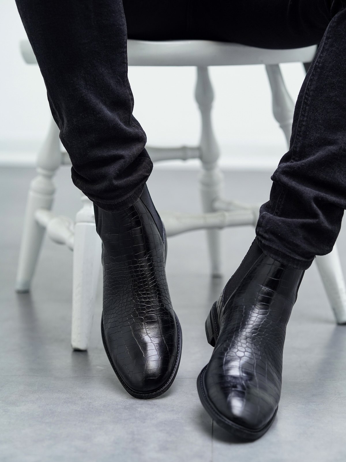 بوت مردانه چرم گاوی.k120 مشکی کروکو